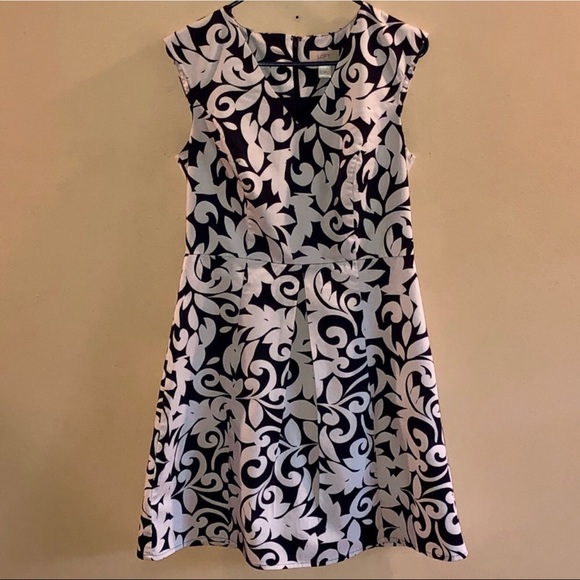 COPY - LOFT—Women’s Navy & White Sleeveless Dress!! ABSOLUTELY PERFECT FOR SPRI… - Picture 4 of 8